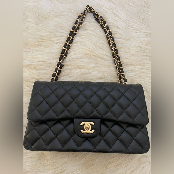 CHANEL Handbags - Chanel Classic Medium double flap bag